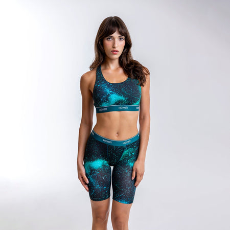 Dayana wears a size S