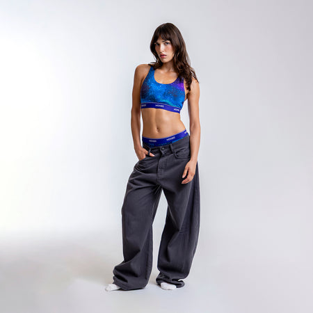 Dayana wears a size S