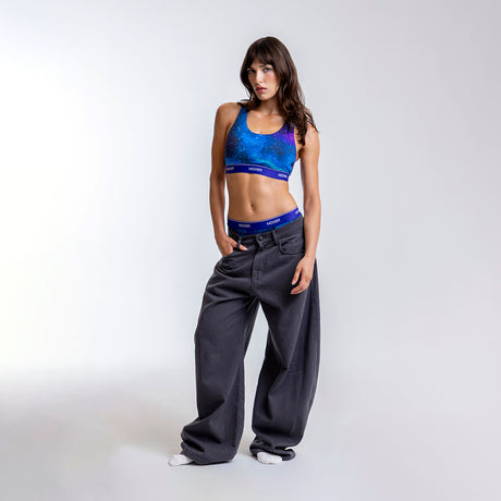 Dayana wears a size S