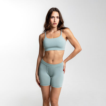 Dayana wears a size S