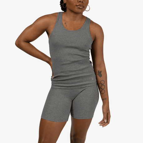Ebony wears a size S