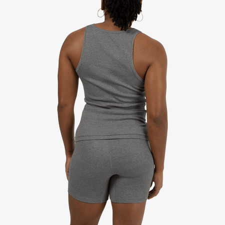 Ebony wears a size S