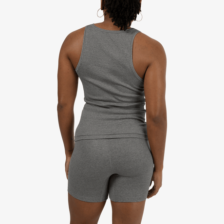 Ebony wears a size S