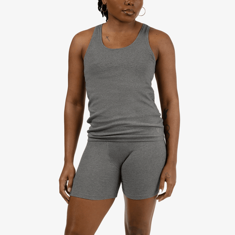Ebony wears a size S