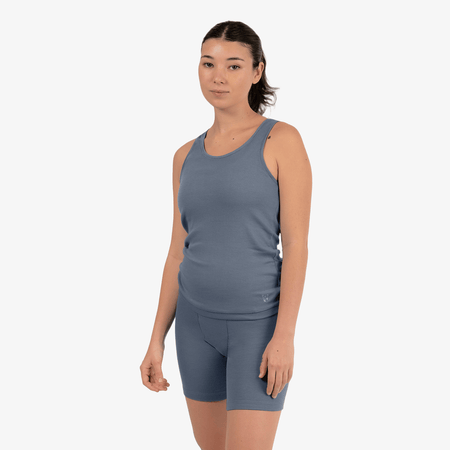 Ale wears a size S