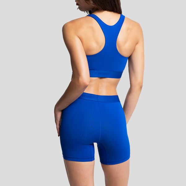 Dayana wears a size S