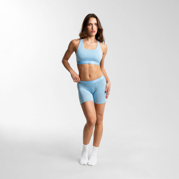 Dayana wears a size S