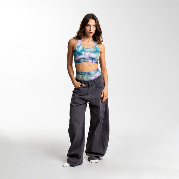 Dayana wears a size S