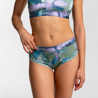 Dayana wears a size S