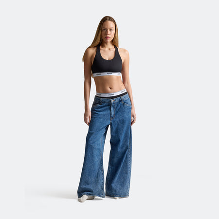 Sam wears a size M