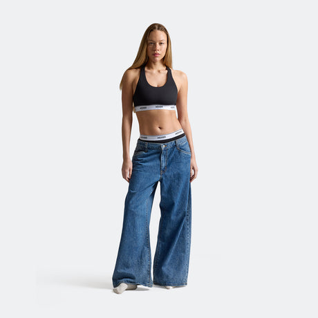 Sam wears a size M