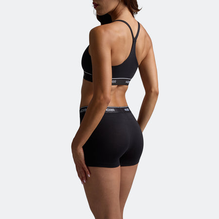 Dayana wears a size S