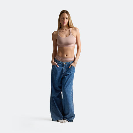 Sam wears a size M