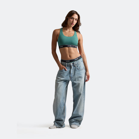 Dayana wears a size S