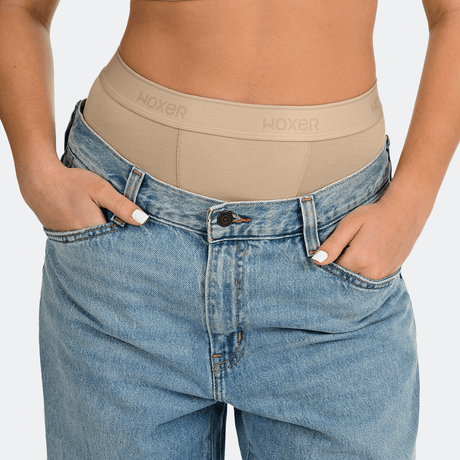 Cameron wears a size M