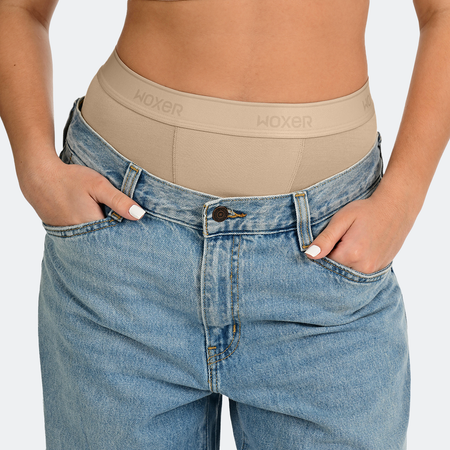 Cameron wears a size M