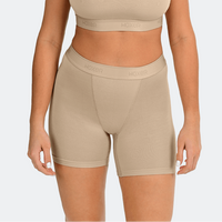 Cameron wears a size M