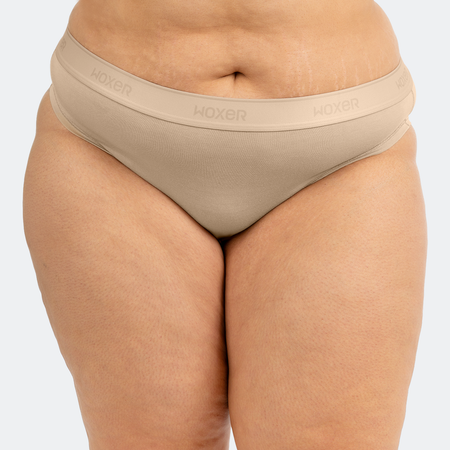 Jaadia wears a size 3XL