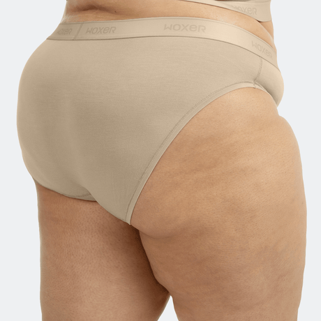 Jaadia wears a size 3XL