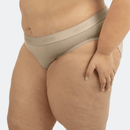 Jaadia wears a size 3XL