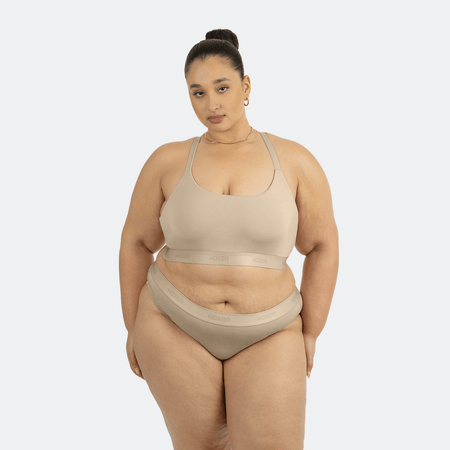 Jaadia wears a size 3XL