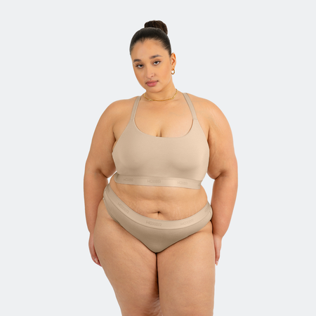 Jaadia wears a size 3XL