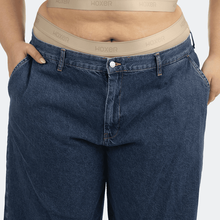 Jaadia wears a size 3XL