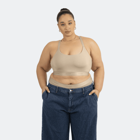 Jaadia wears a size 3XL