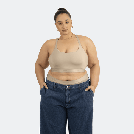 Jaadia wears a size 3XL