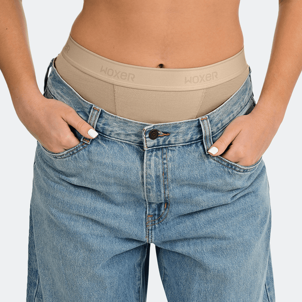 Cameron wears a size M