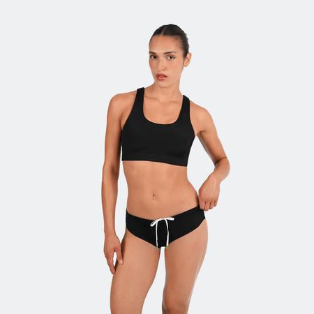 Dayana wears a size S