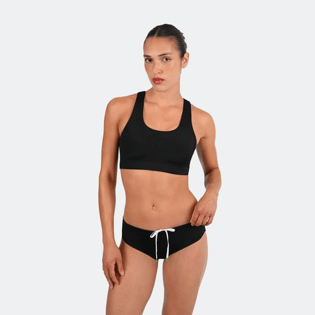 Dayana wears a size S