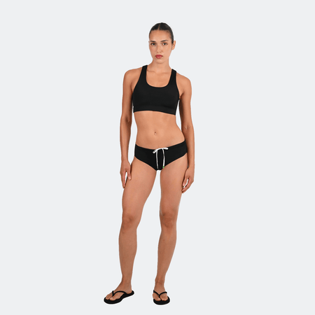 Dayana wears a size S