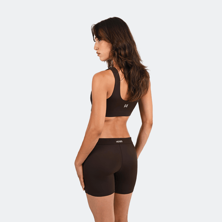 Dayana wears a size S