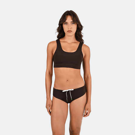 Dayana wears a size S