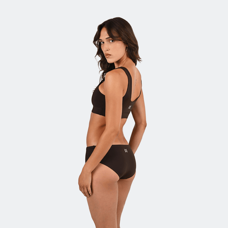 Dayana wears a size S