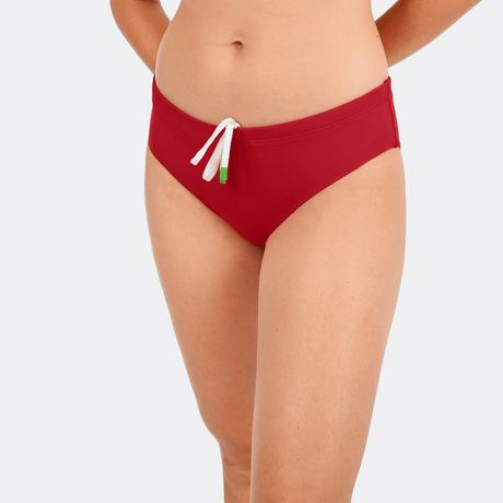 Ale wears a size S