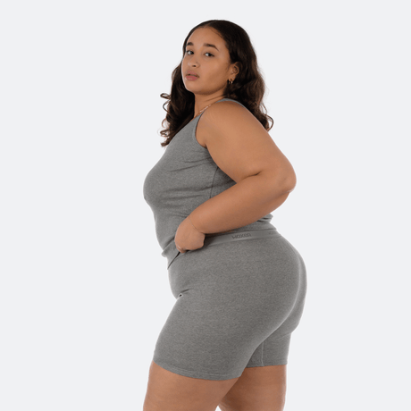Jaadia wears a size 3XL