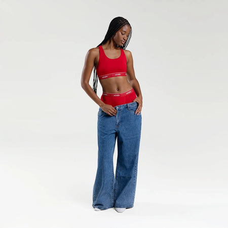 Maelyn wears a size S