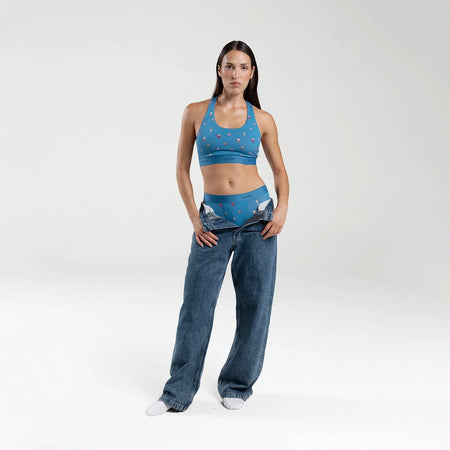 Dayana wears a size S