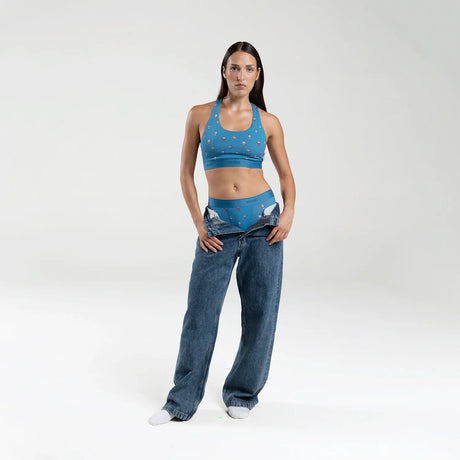Dayana wears a size S