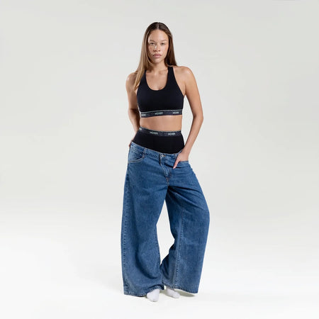 Sam wears a size M