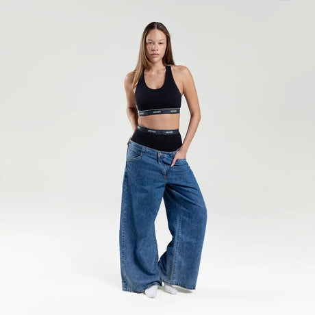 Sam wears a size M