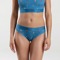 Dayana wears a size S