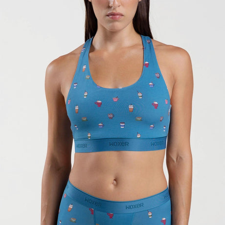 Dayana wears a size S