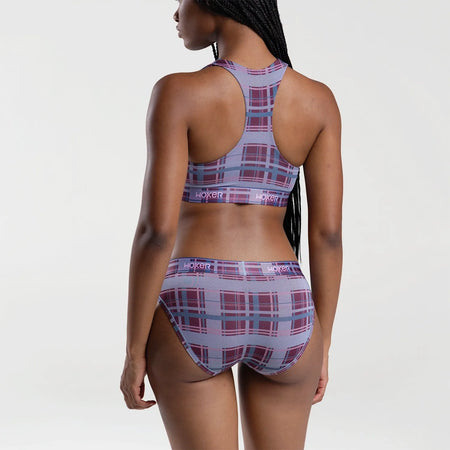 Maelyn wears a size S