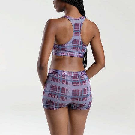 Maelyn wears a size S