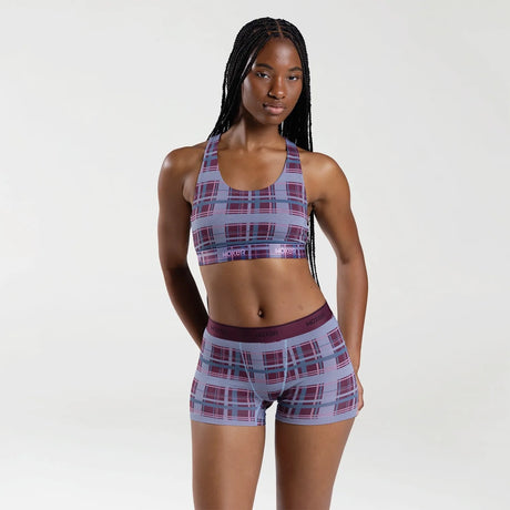 Maelyn wears a size S