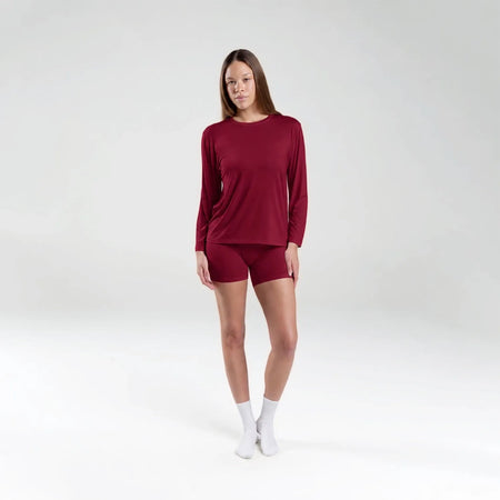 Sam wears a size M