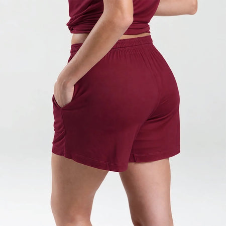 Sam wears a size M